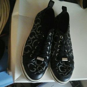 Guess flats
